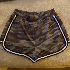 Women’s jogger shorts camo